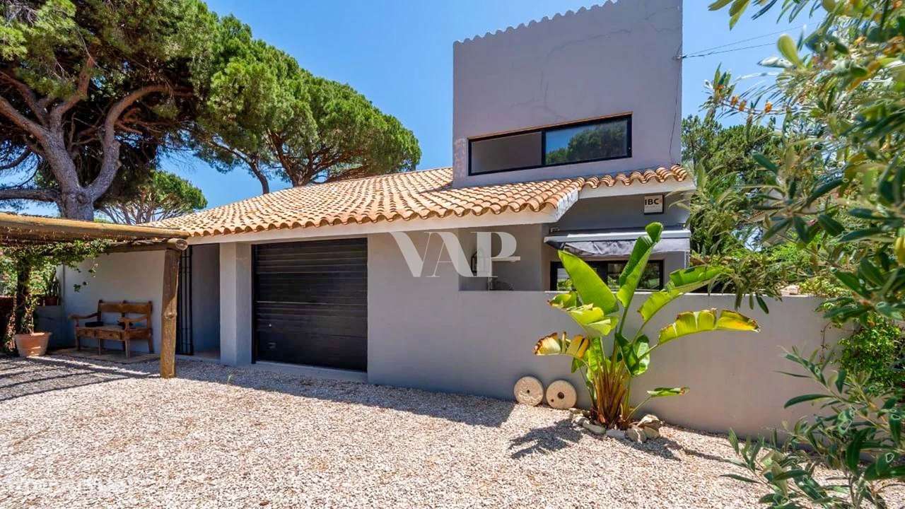 Moradia Térrea Renovada 3+1 Quartos com Piscina e Vista Golfe em Vilam-32