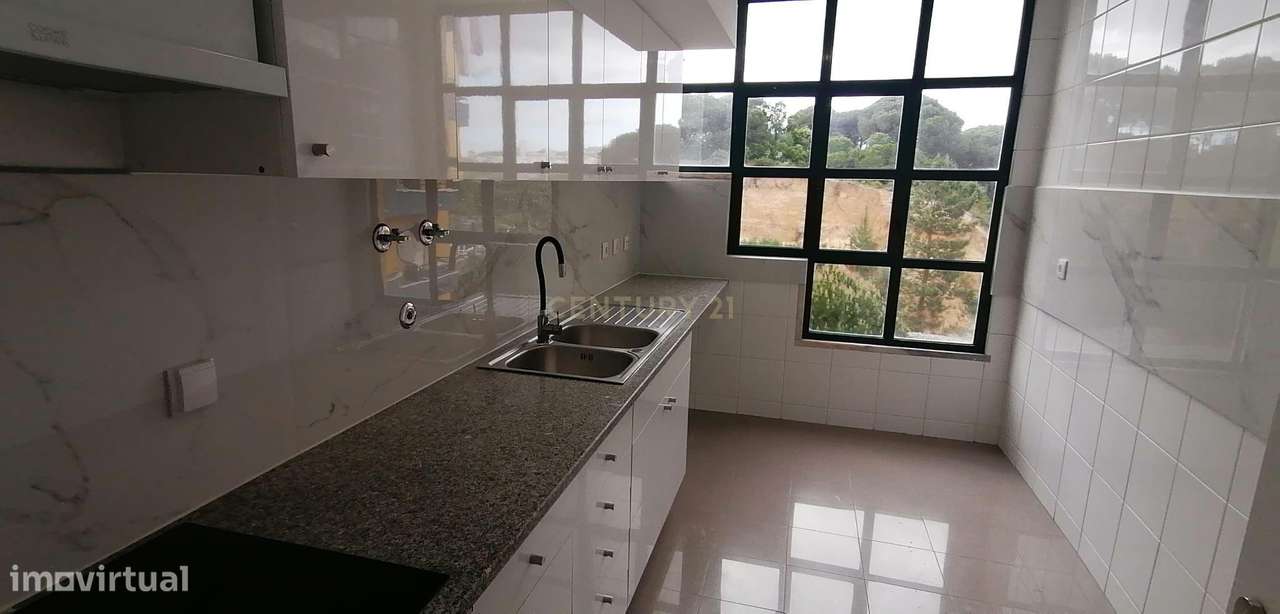 Apartamento de 4 Assoalhadas com Vista sobre o Parque da Paz situado n-3