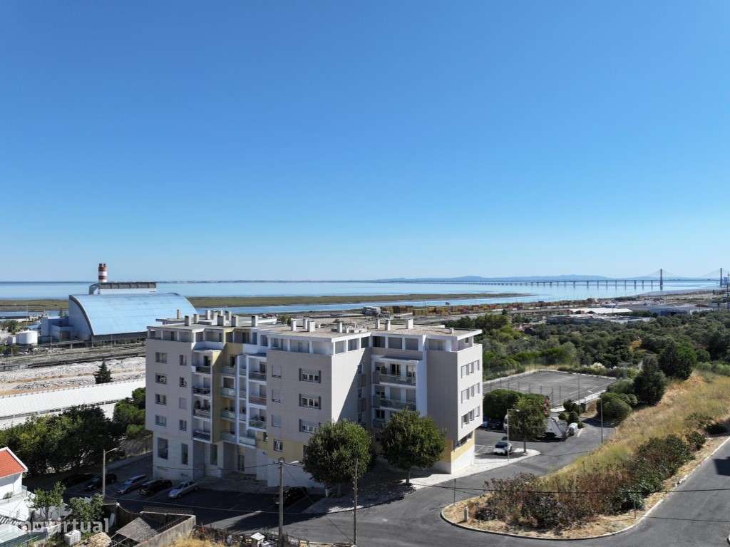 PRÉDIO COM TERRENO PARA VENDA - Grande imagem: 4/14