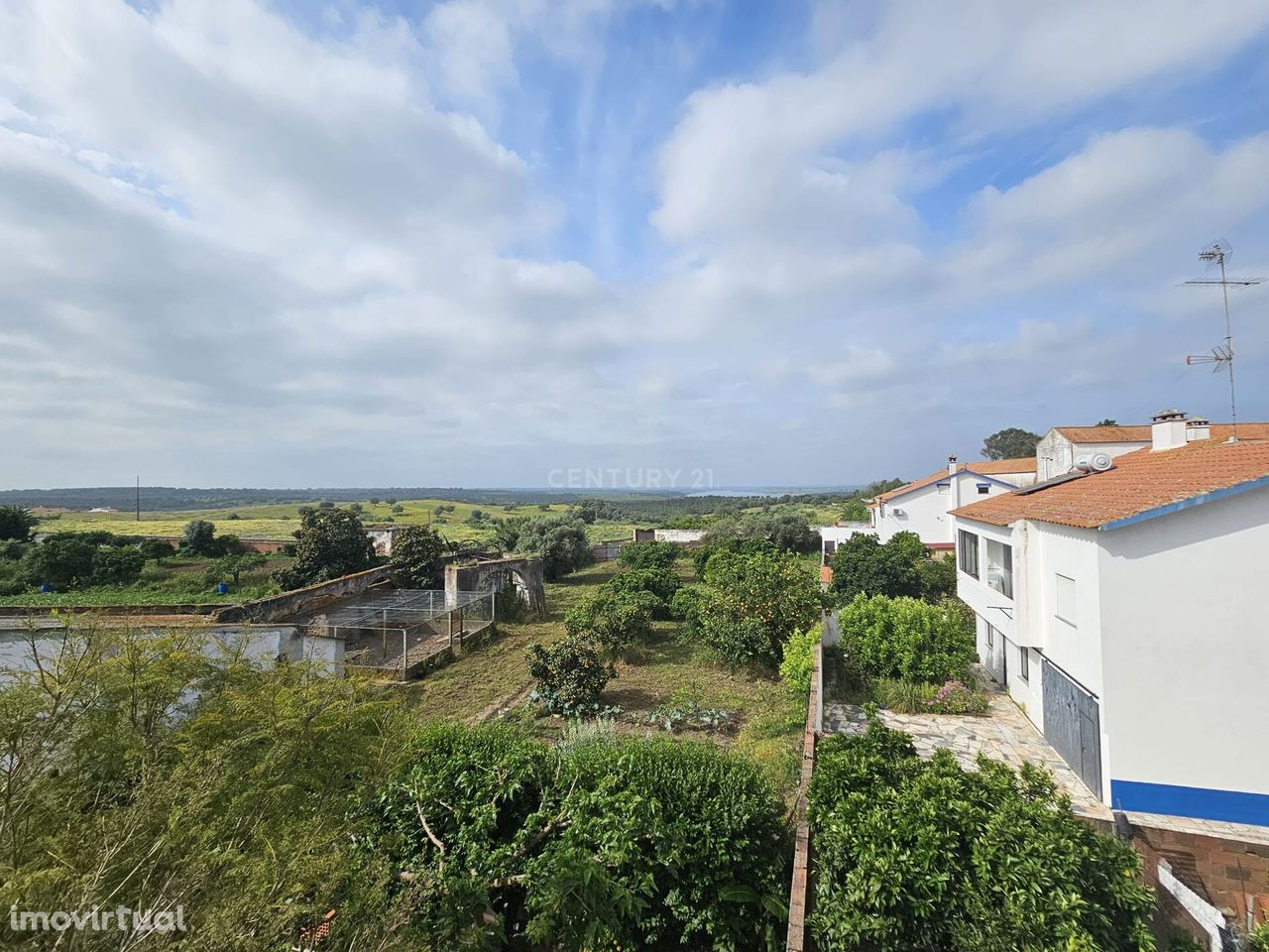 Andar de moradia com quintal no Torrão