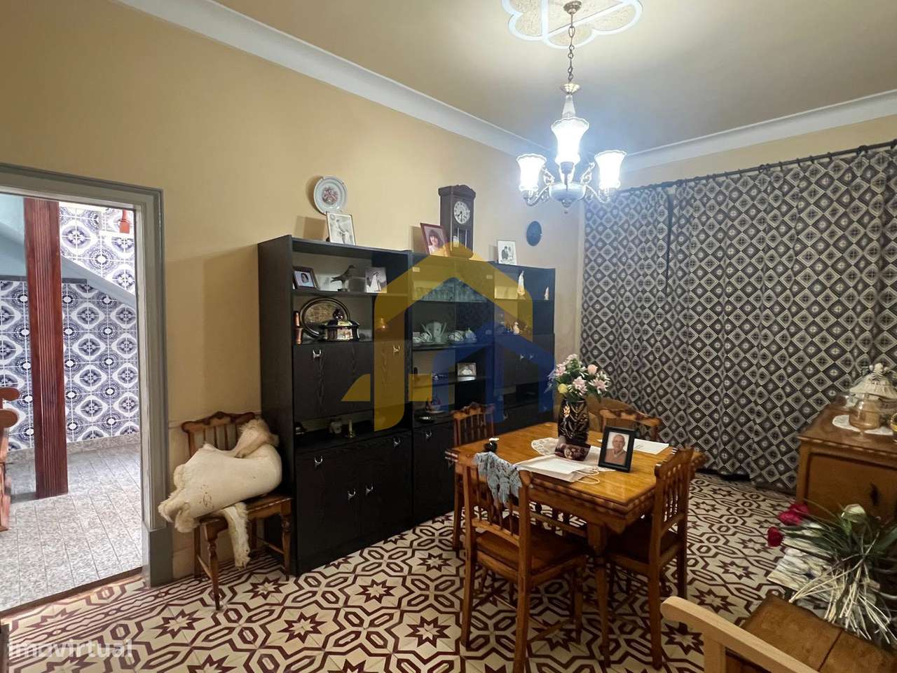 Moradia T4, no centro de Estremoz com quintal-28