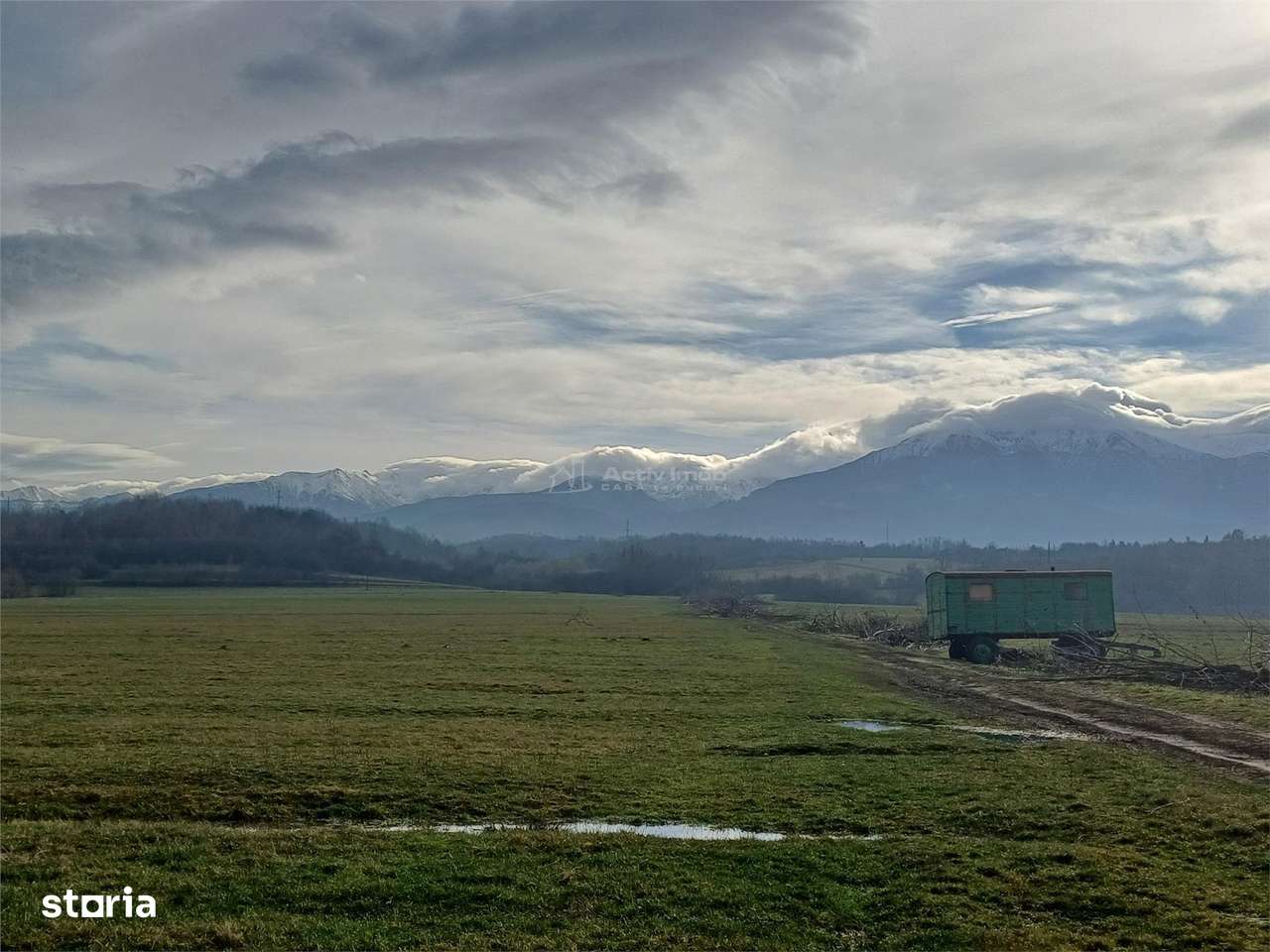 Teren de vanzare la iesire din Racovita-0