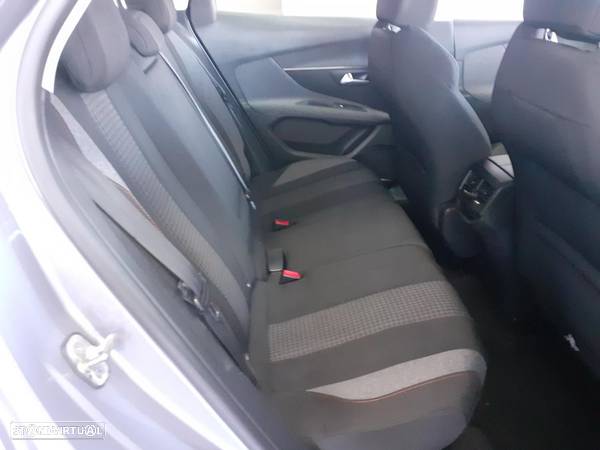 Peugeot 3008 1.5 BlueHDi Active - 29