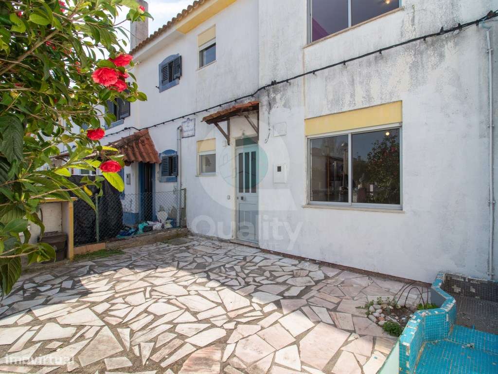 MORADIA GEMINADA T3 COM GARAGEM EM AZEITÃO - Grande imagem: 2/45