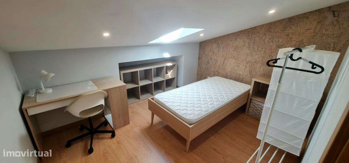 Quarto - localizado em São Martinho de Bispo Coimbra - Grande imagem: 2/7