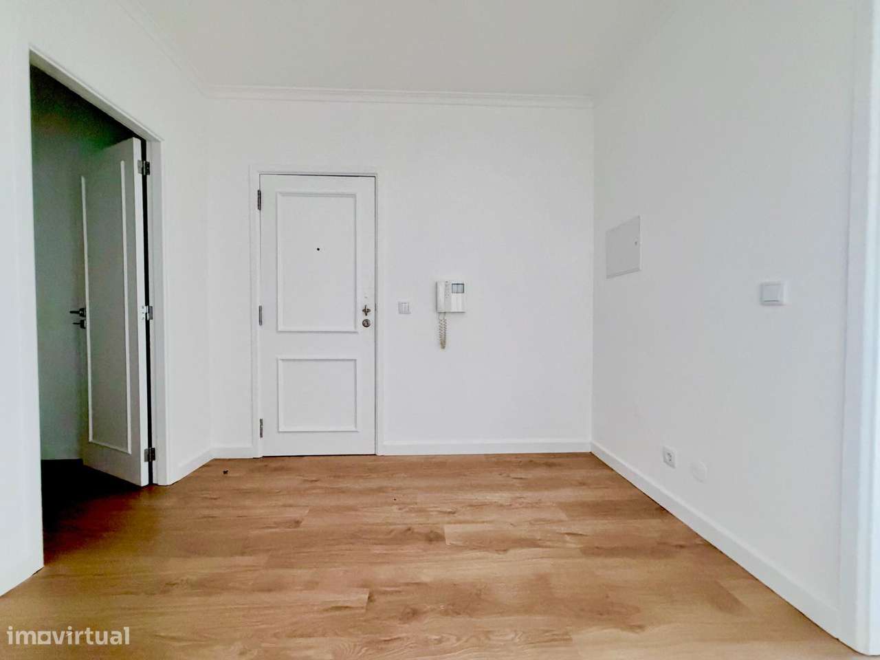Apartamento T3 com elevador e garagem em Lamaçães-13