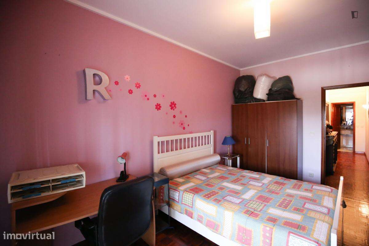 Quarto - localizado em Almada Lisbon - Grande imagem: 4/24