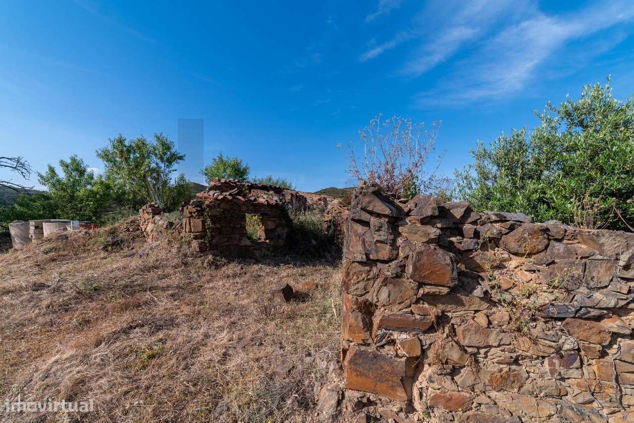 Ruínas para recuperar e terreno urbano para venda localizado em Tavira - Grande imagem: 4/16
