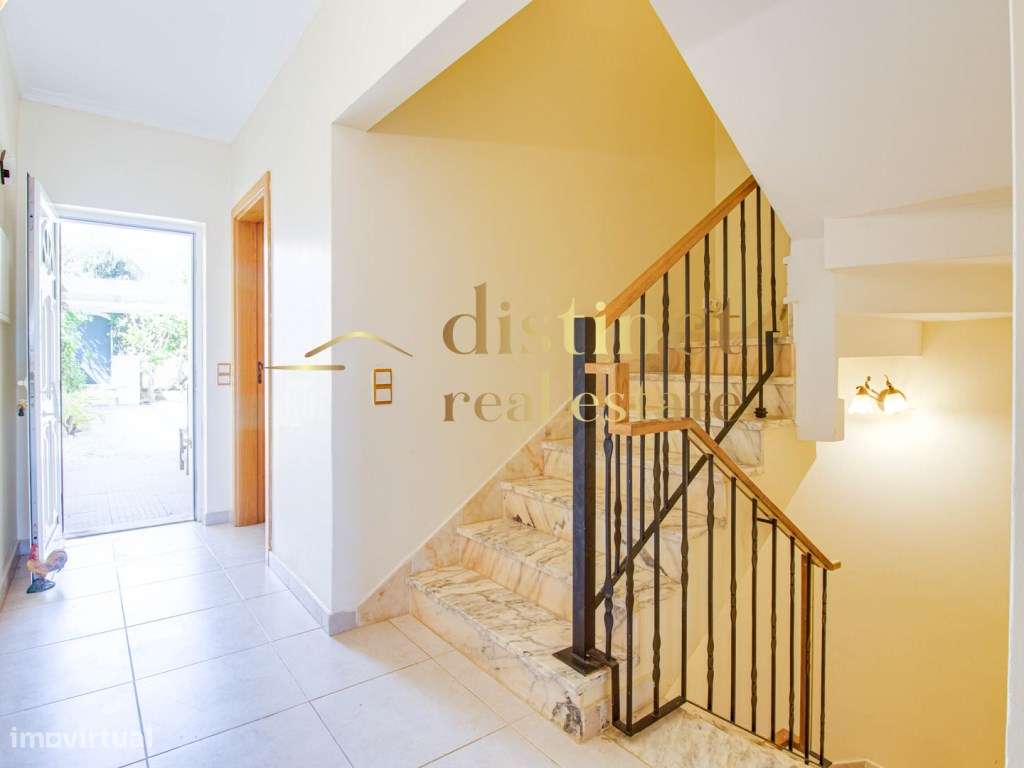 Moradia T2+1 Geminada com Garagem, Piscina, Terraço e BBQ-12