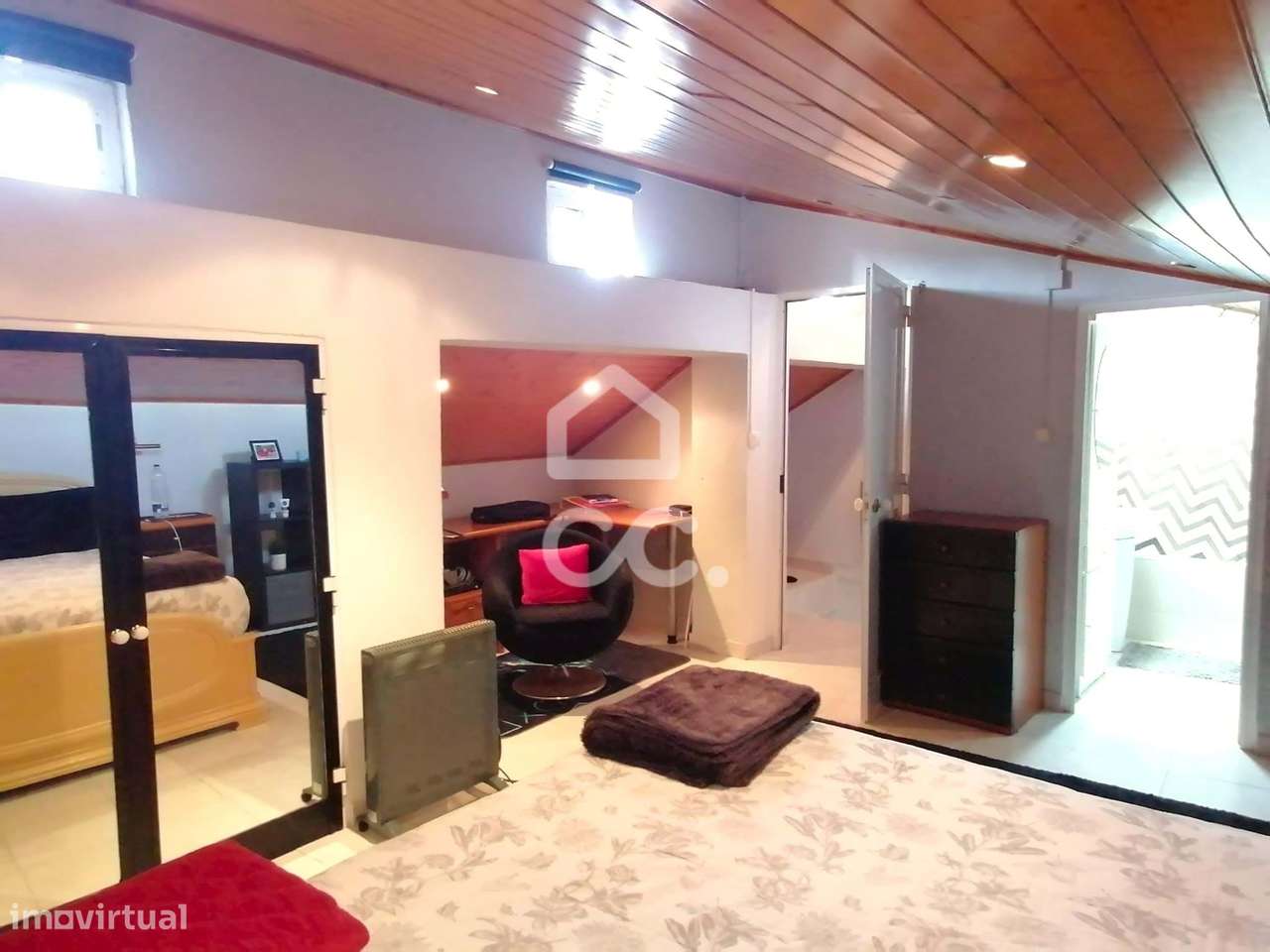 Prédio com Espaço Comercial e Habitação T3+1-27