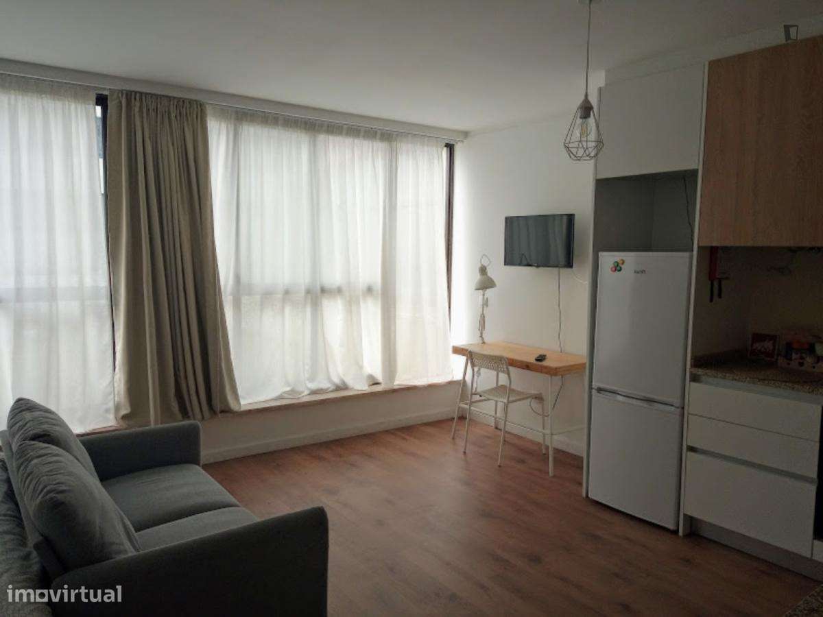 Estúdio - localizado em Santo Ildefonso Porto - Grande imagem: 2/10