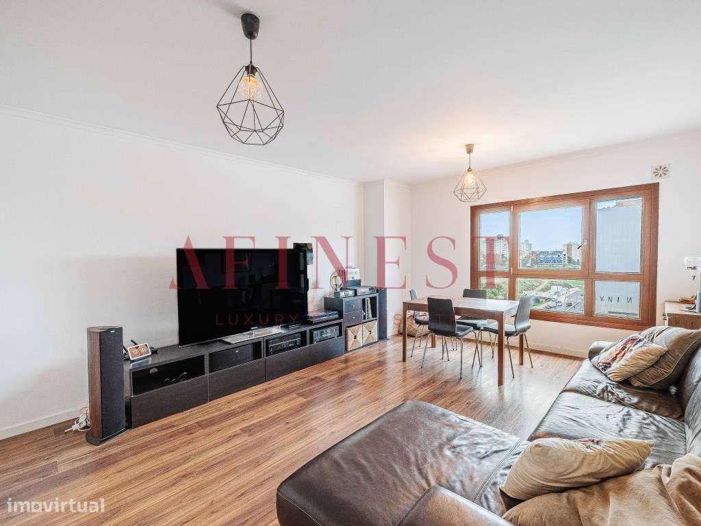 Apartamento T2 ao Nível do 8.º Piso - Torre da Bela Vista - Grande imagem: 2/43