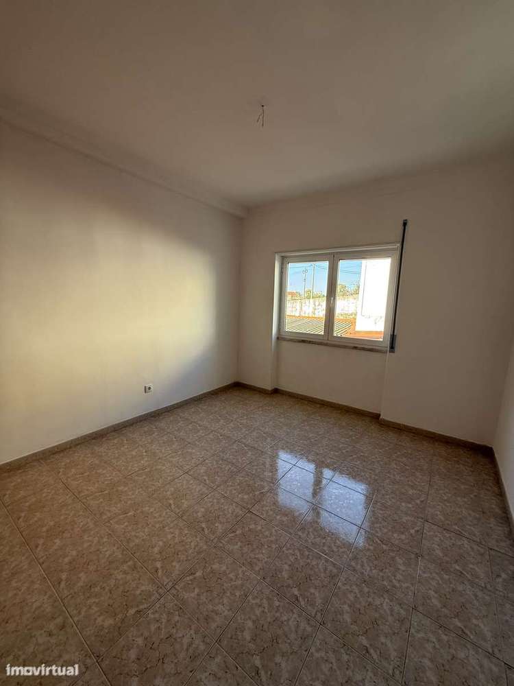 Arrenda-se 1.º andar de moradia T2+1 - Grande imagem: 4/11