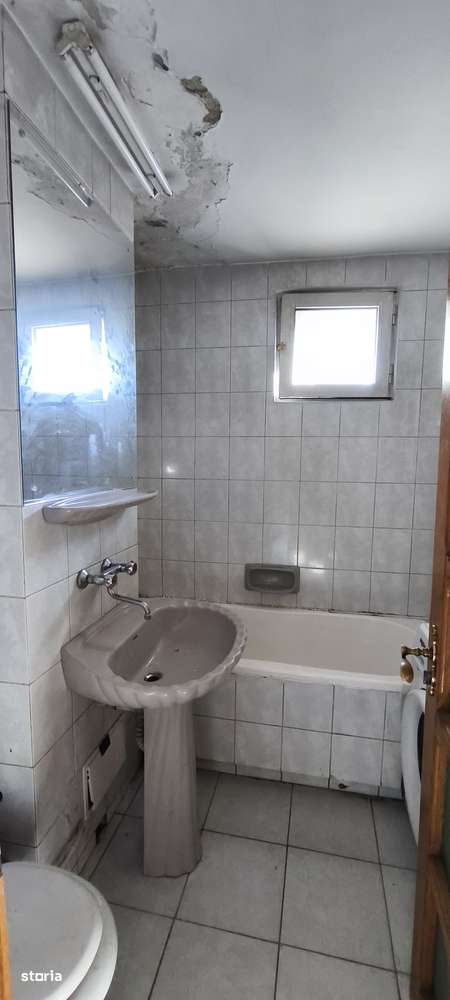 Ap. ultracentral, 4 camere, 2 bai, lift, bloc 1992-9