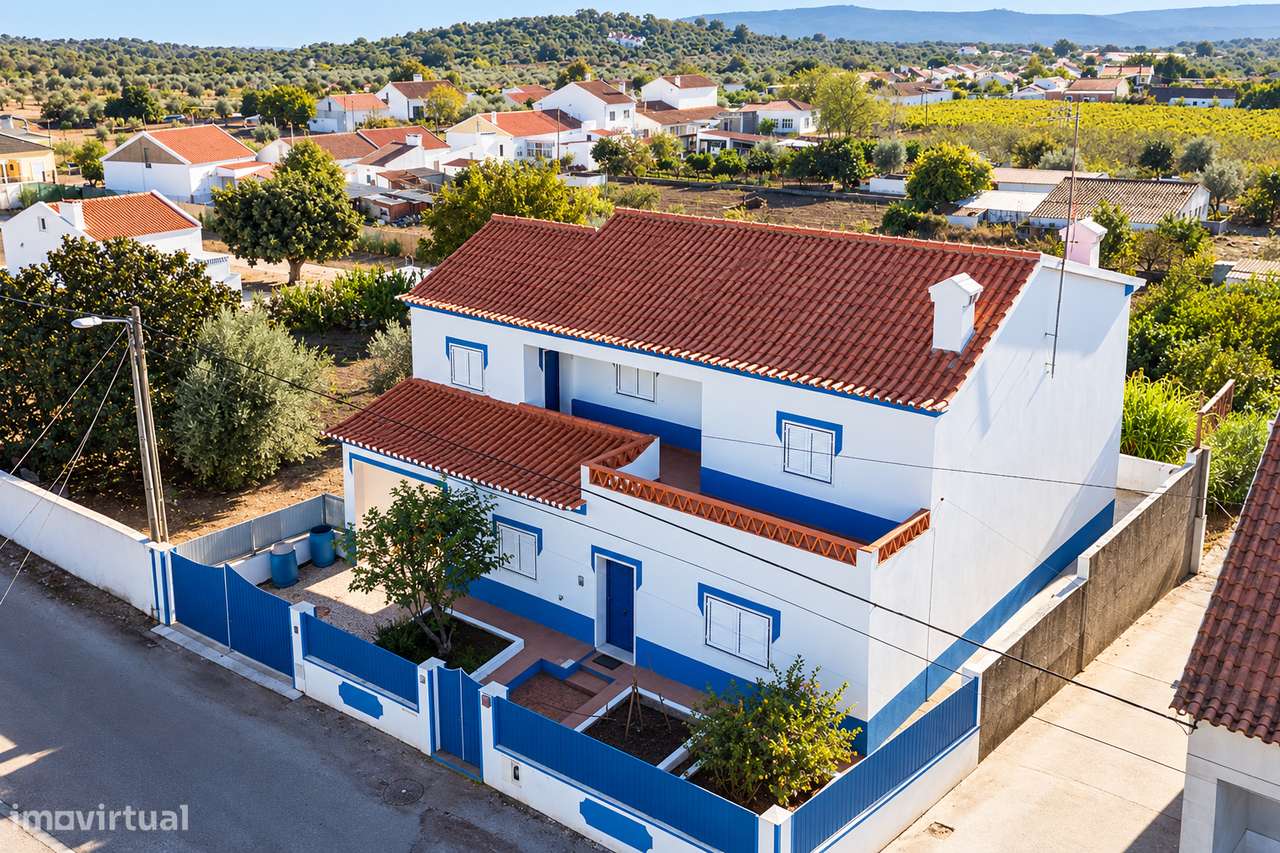 Moradia Isolada T4+2 com 245 m2 em Lote com 961 m2 na Aldeia de Nora,-0