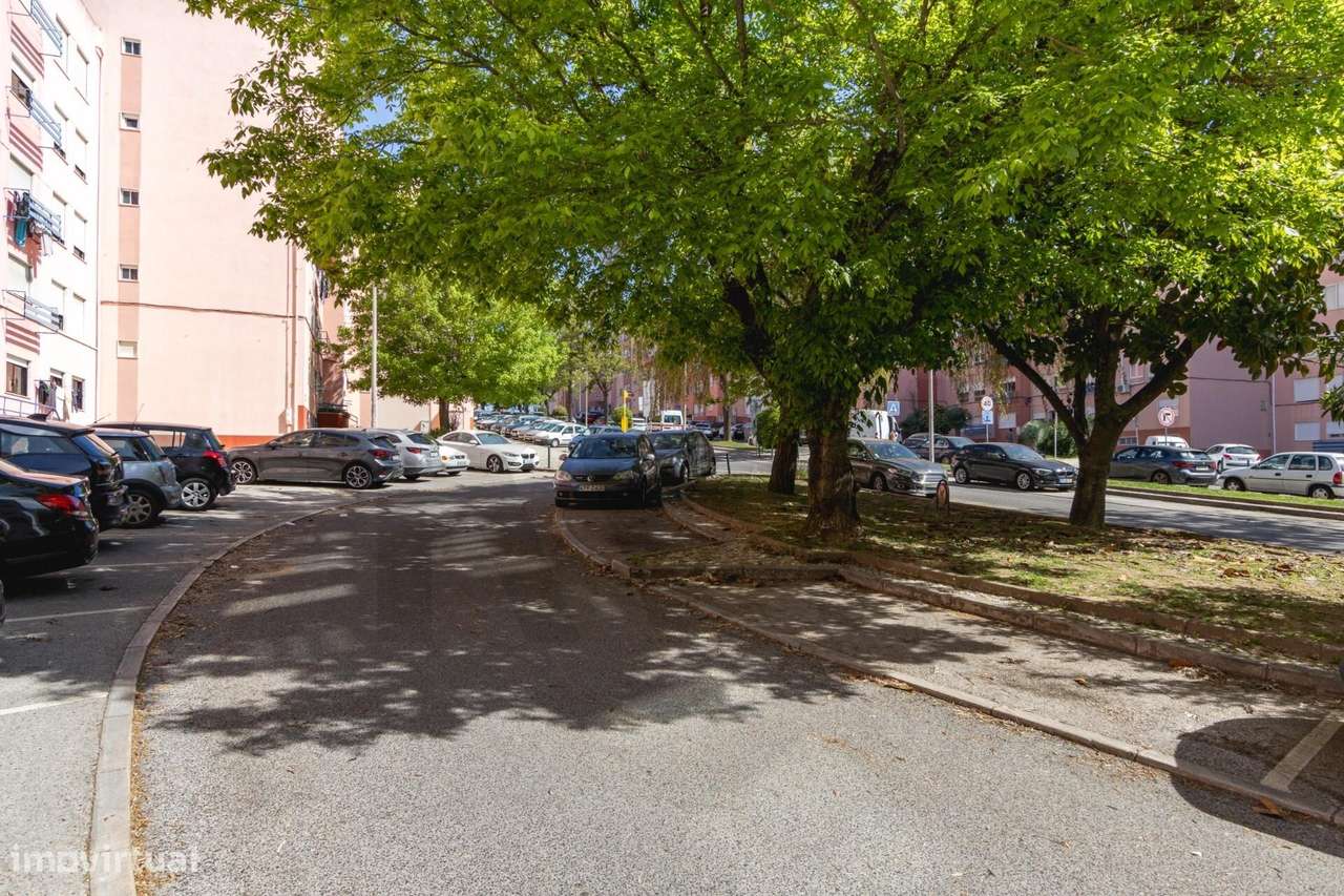 EXCELENTE APARTAMENTO T1 EM MONTE ABRAÃO-19