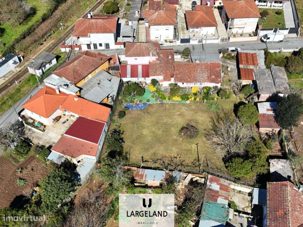 Moradia T5 com terreno e anexos em Sanfins - Grande imagem: 5/32