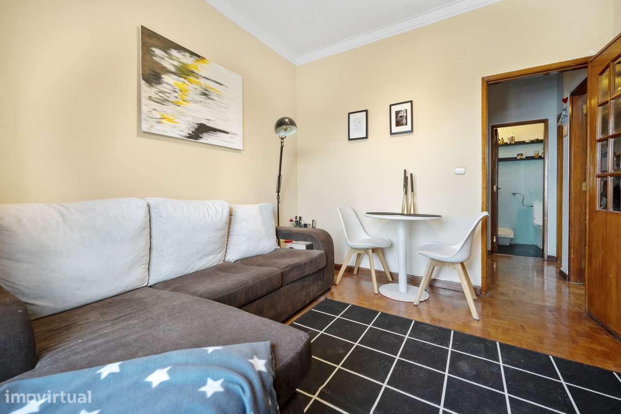 Apartamento T3 Transformado em T2 com Vista sobre o Rio Tejo-19