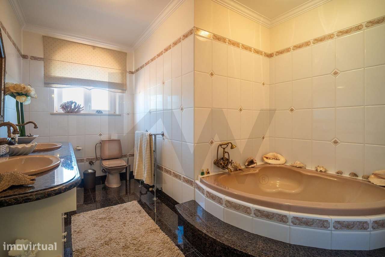 Moradia T5 à venda em Vale de Janelas, Santa Cruz – terreno 2.075 m2 e-18