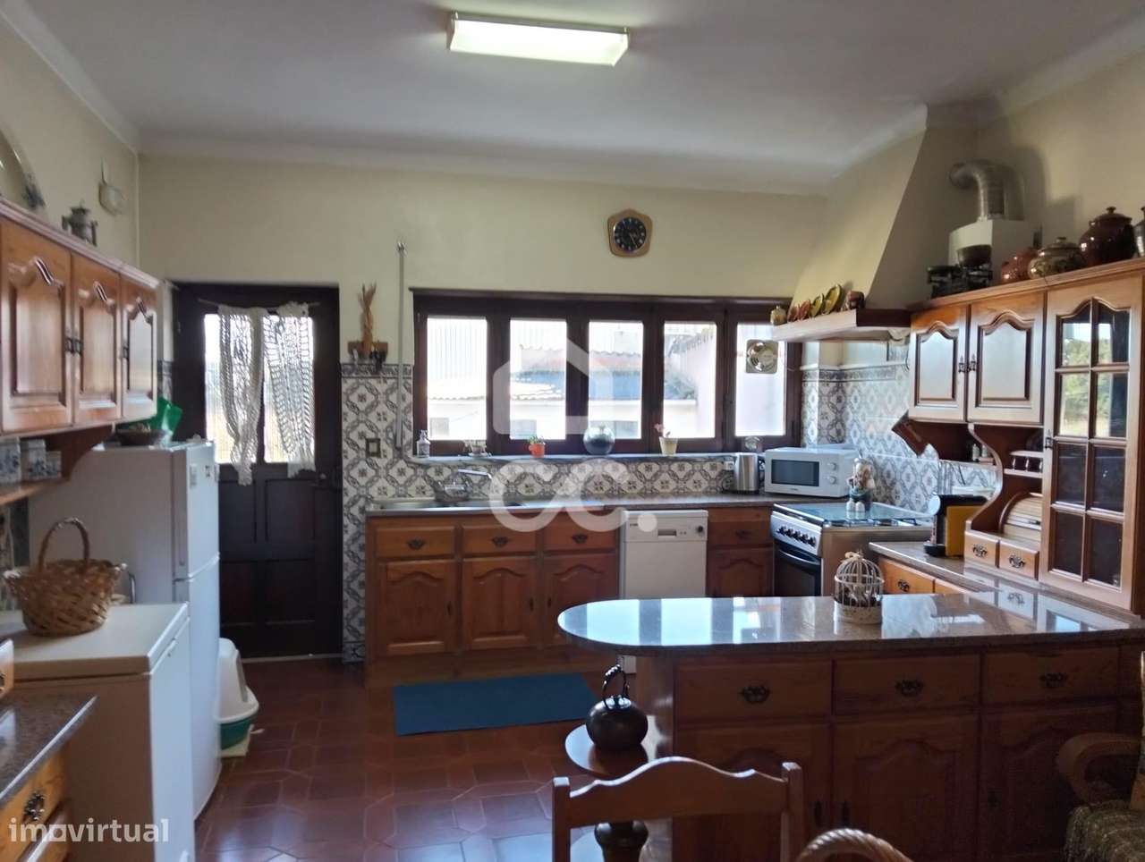 Moradia T5 inserida em lote de 376 m²-10