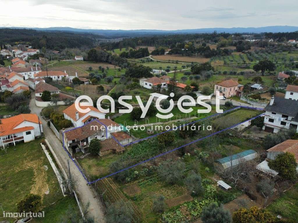 Moradia em pedra para recuperar inserida num lote de 900 m2 em Espariz - Grande imagem: 4/25
