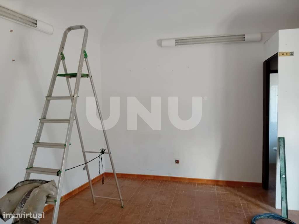 Moradia em banda R/C e primeiro andar-8