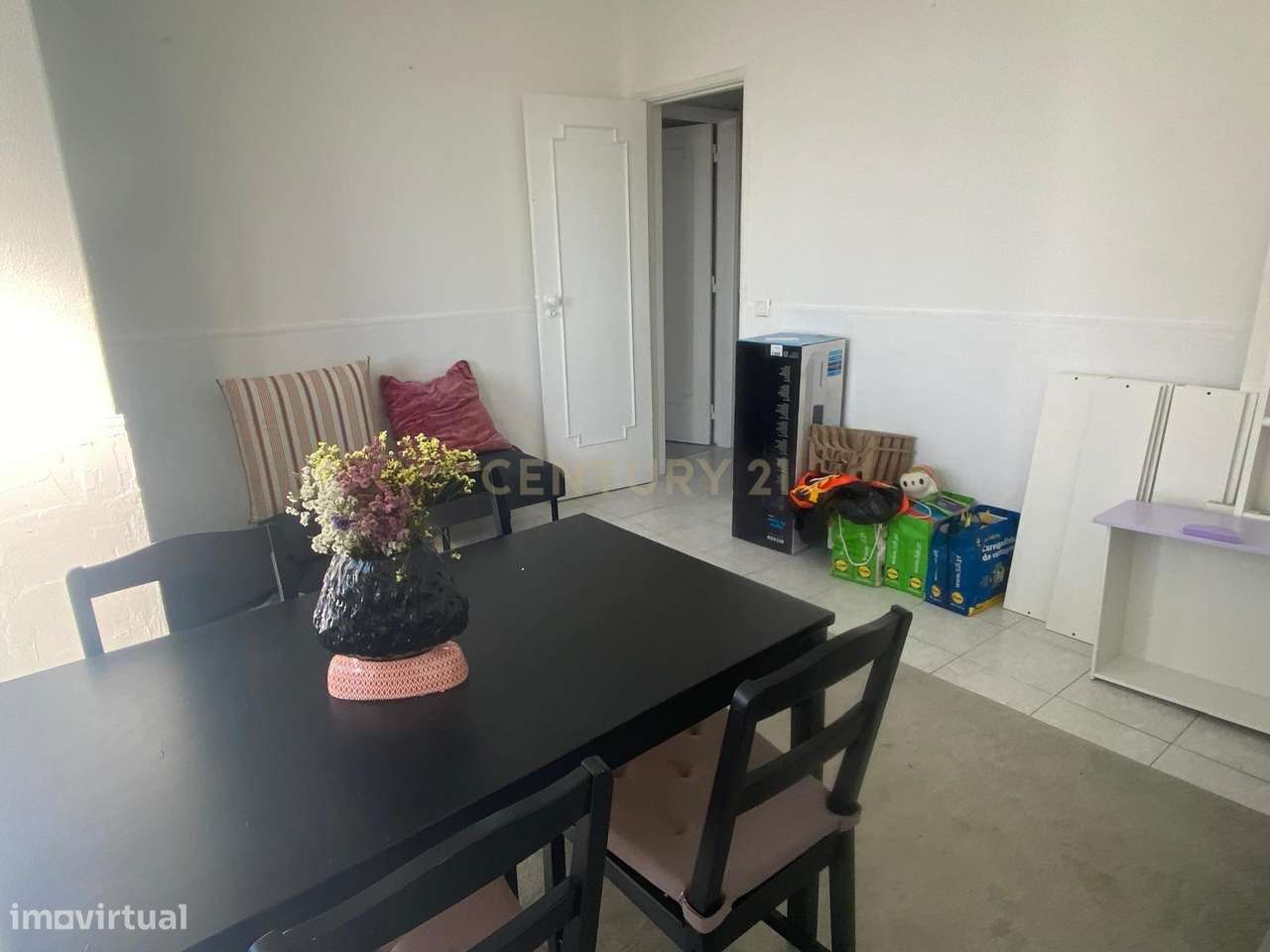Apartamento T2 com Vista Panorâmica em Barreiro-23