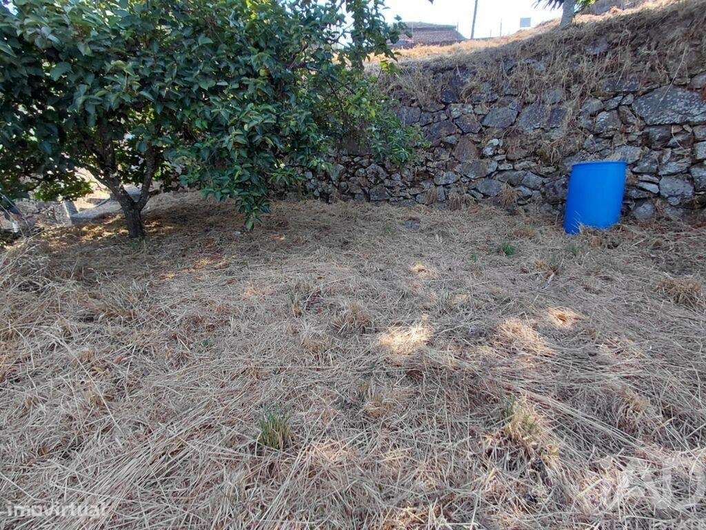 Terreno em Vila e Roussas de 1100,00 m2 - Grande imagem: 4/9