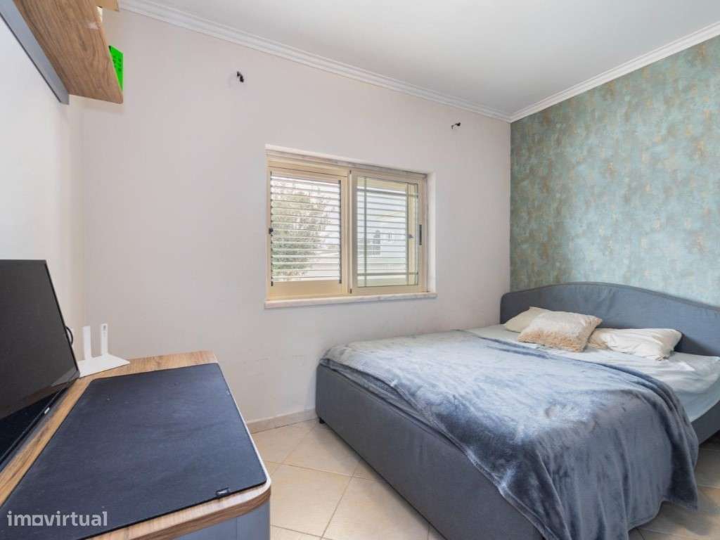 Vende-se Moradia V5 na Aroeira - Almada-8