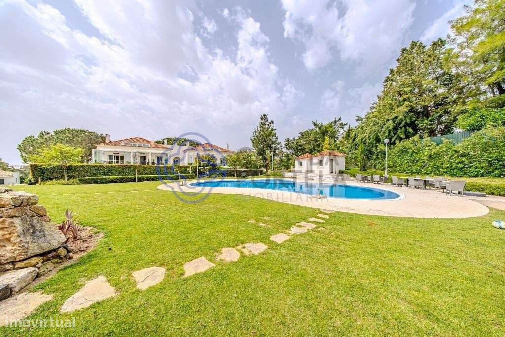 Apartamento Duplex T5 de Luxo com Terraço, Piscina e Garagem – Estoril-26