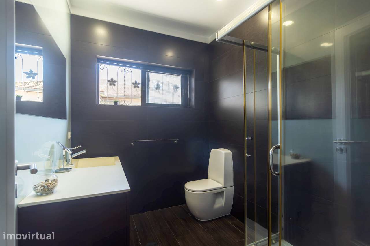 T2 Remodelado com Elegância no Coração de S João da Madeira-17