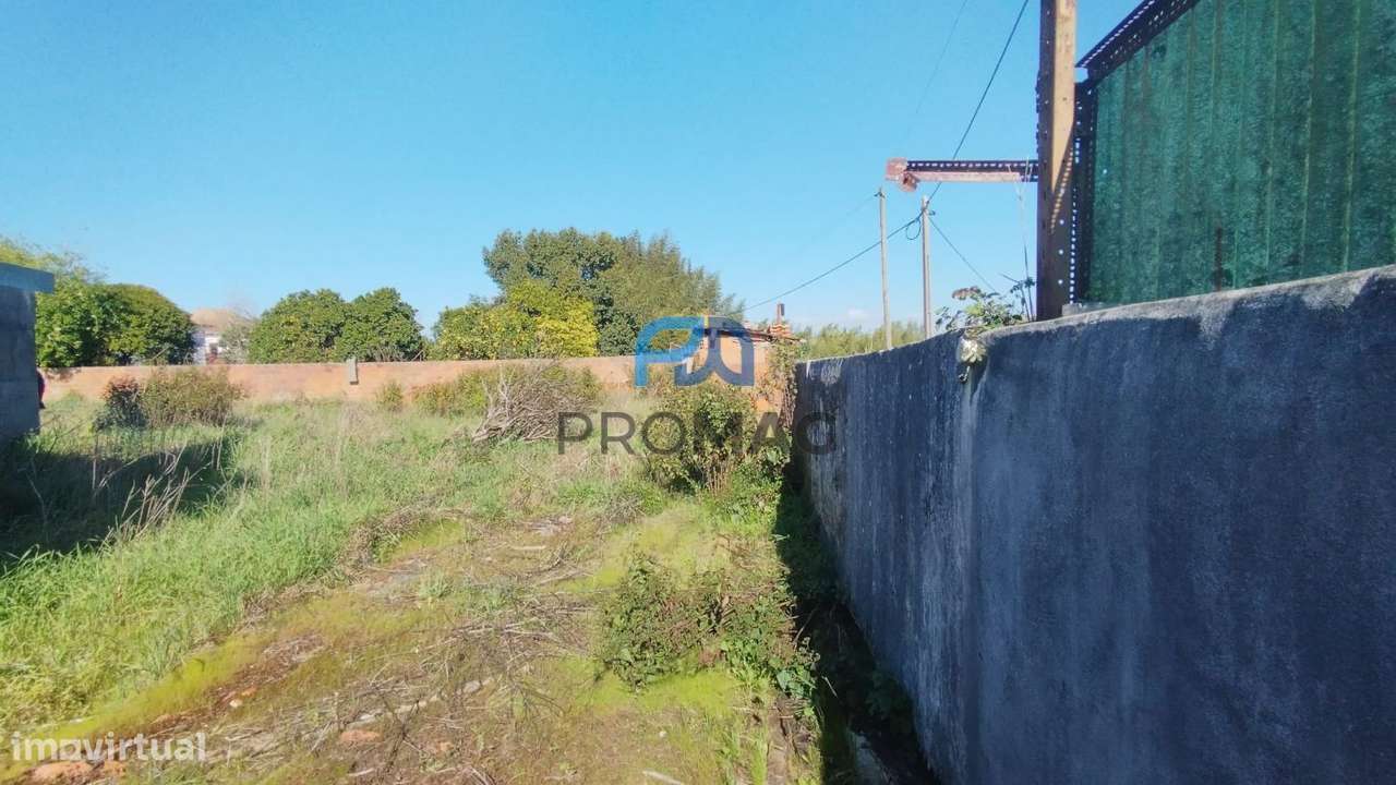 Oportunidade Única em Ovar: Terreno Urbano 1.282 m² com Armazém Ruína-9