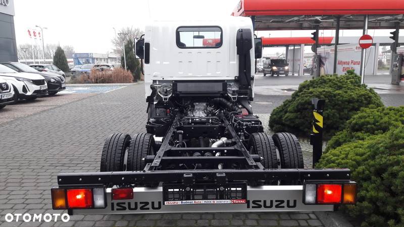 Isuzu M21 Th - 33