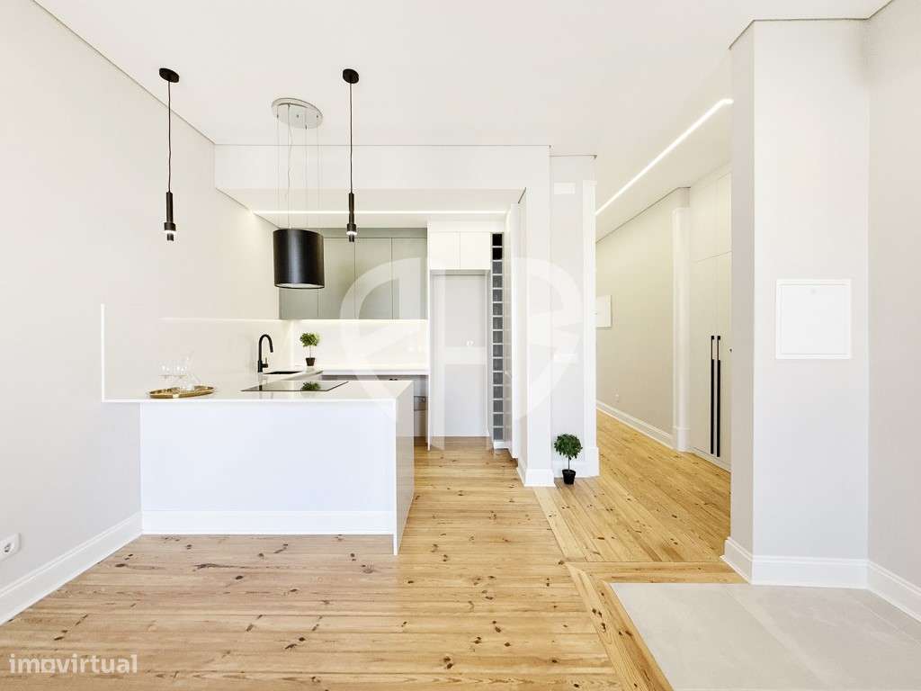 Apartamento T3 // Totalmente Renovado - Av. Almirante Reis-1