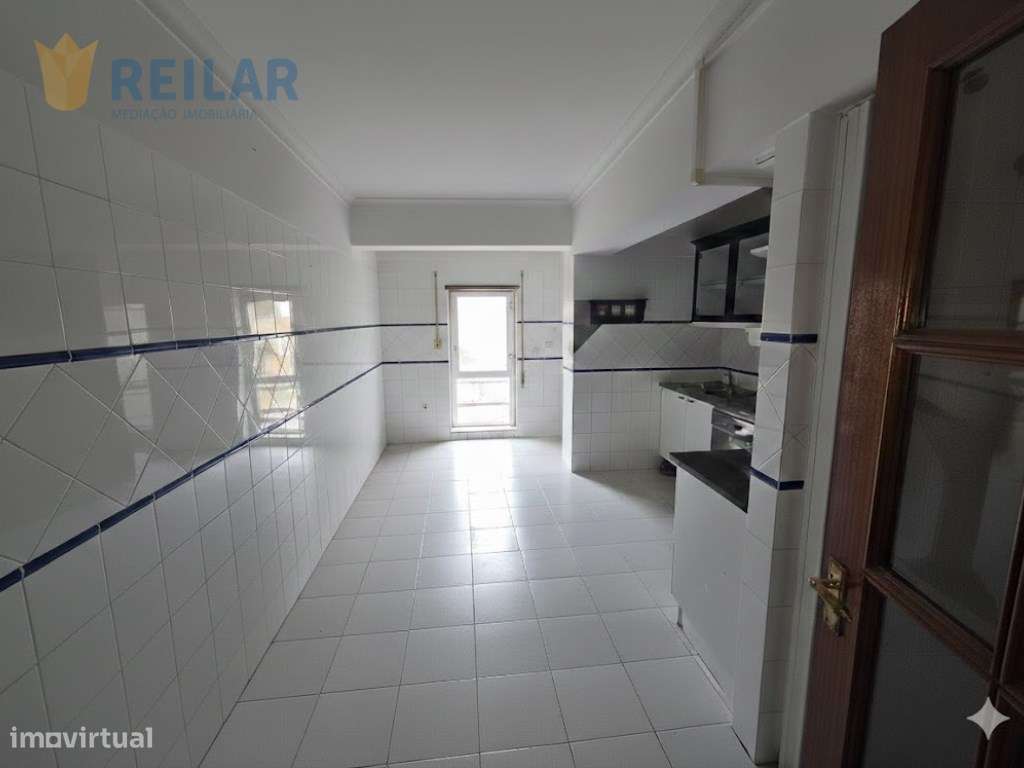 Carregado - T3 Impecável - Grande imagem: 2/13