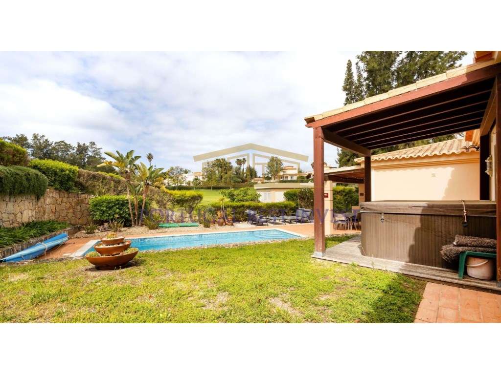 Moradia frente golf com quatro quartos e piscina, Carvoeiro - Algarve - Grande imagem: 4/26