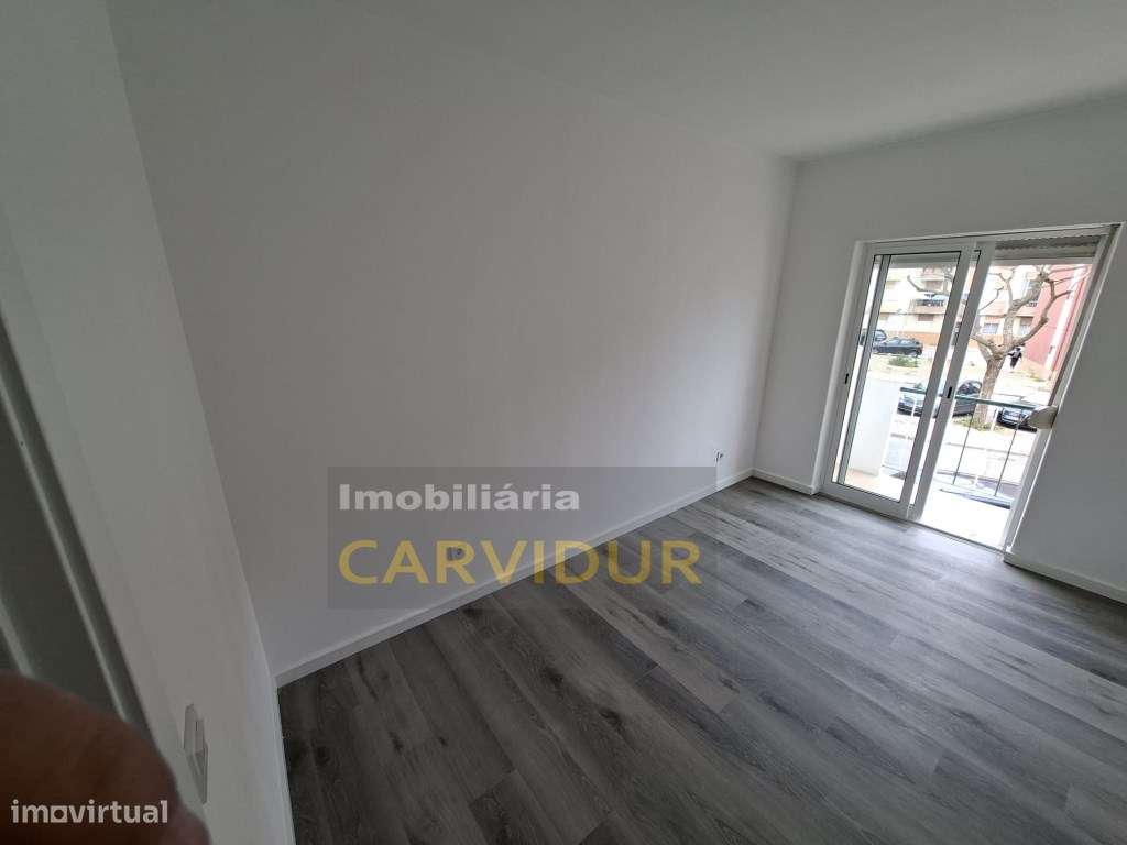 Baixa da Banheira T2 totalmente remodelado-11