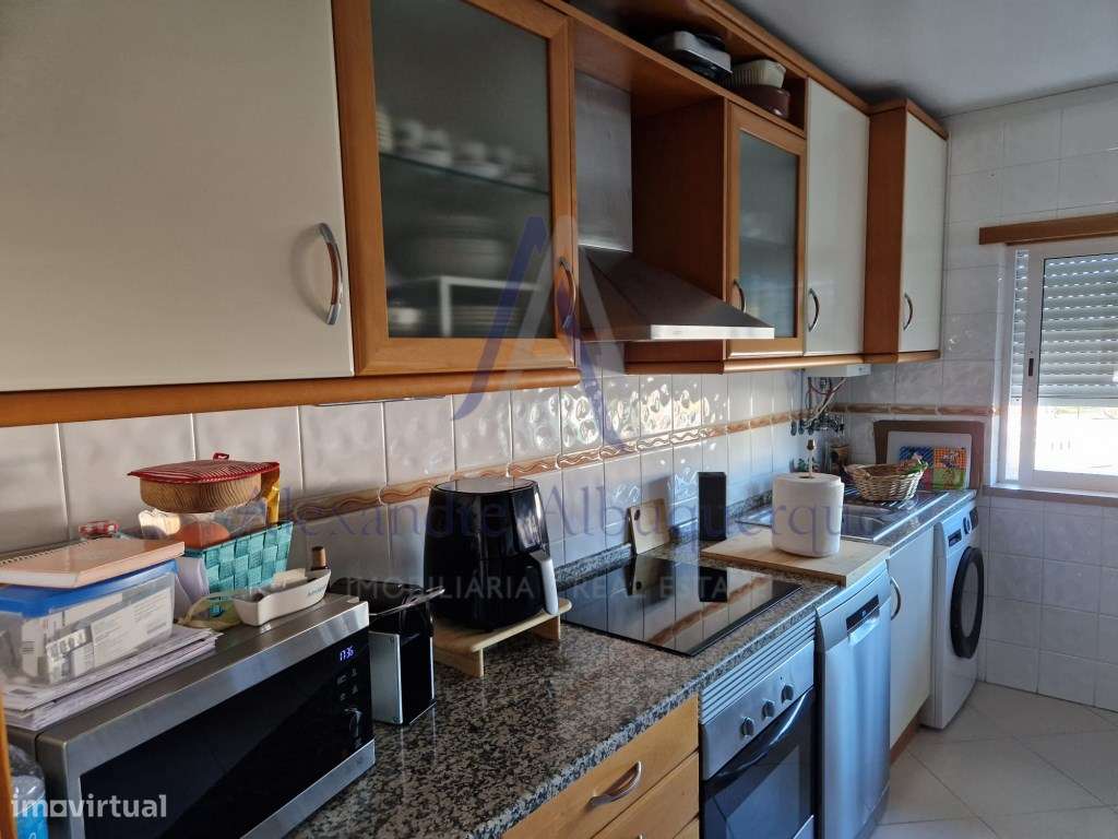Apartamento T2 com lugar de Garagem e Elevador-13