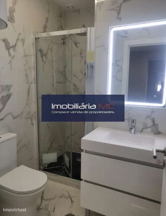 Apartamento T2 Remodelado junto a Loja do Cidadão do Porto-16