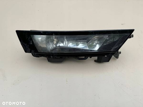 SKODA RAPID LIFT HALOGEN PRAWY PRZÓD PRZEDNI - 1