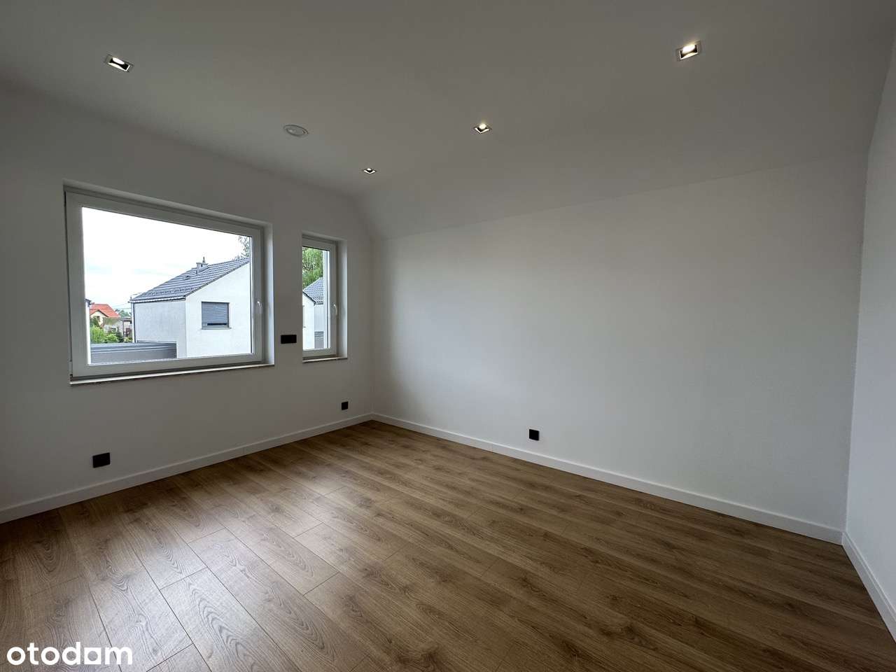 Dom wysoki standard.-19