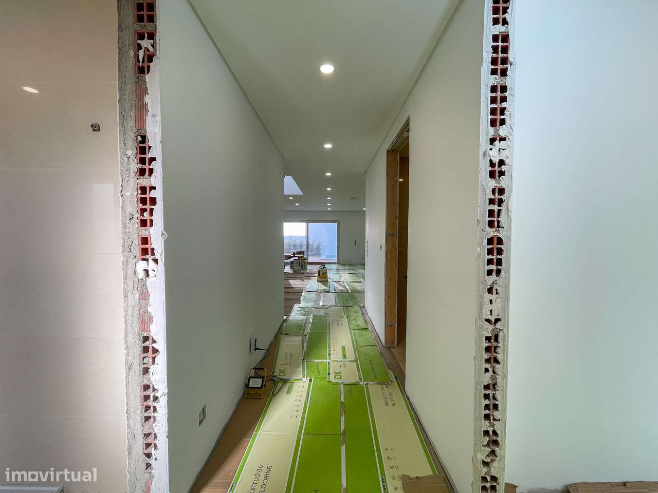 Moradia T4 com Piscina - Santa Iria de Azoia (Bairro da Salvação)-11