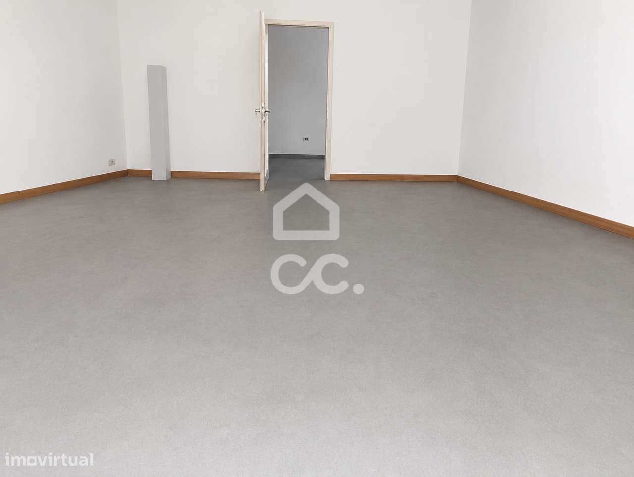 Loja de 2 Pisos com 242 m² em Amiais de Baixo – Santarém-9