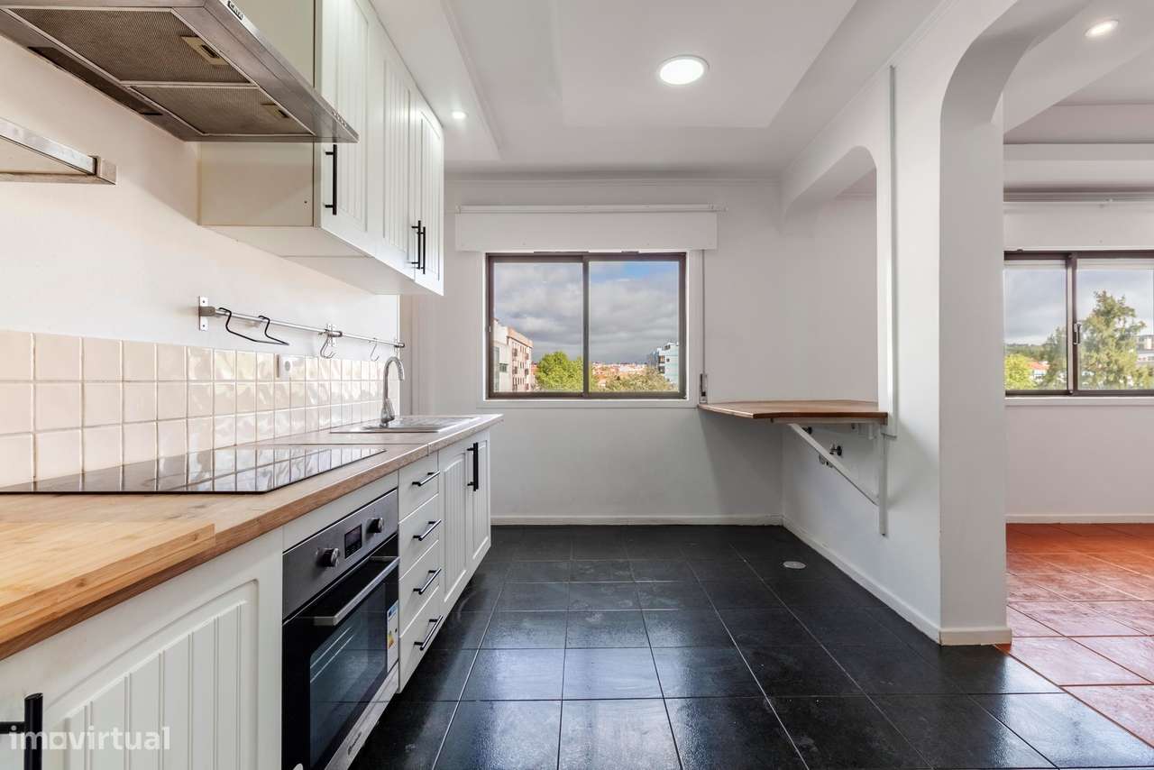 Apartamento T2 c/ Varanda em Agualva, Sintra-9