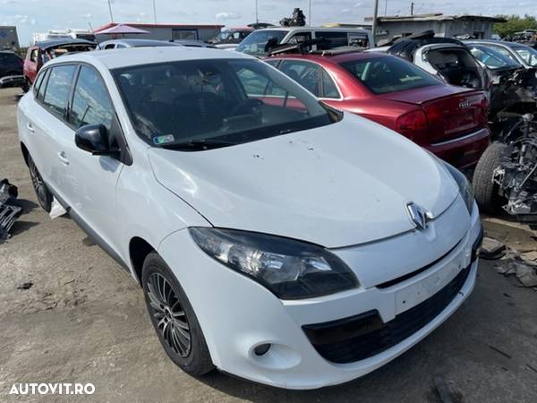 Dezmembrez Renault Megane 3 1.5 DCI Automat - 1