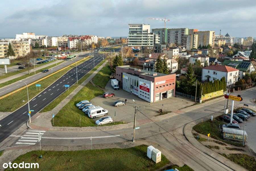 Atrakcyjny budynek komercyjny.-4