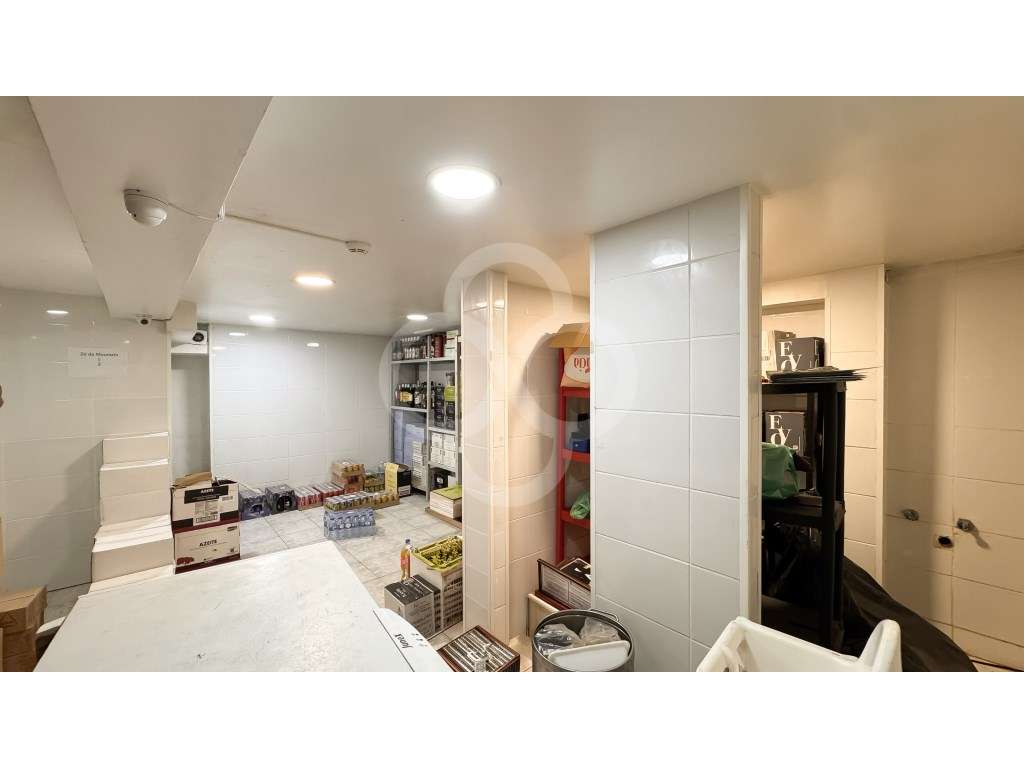 Restaurante a funcionar totalmente equipado na rua Gomes Freire Lisboa-5