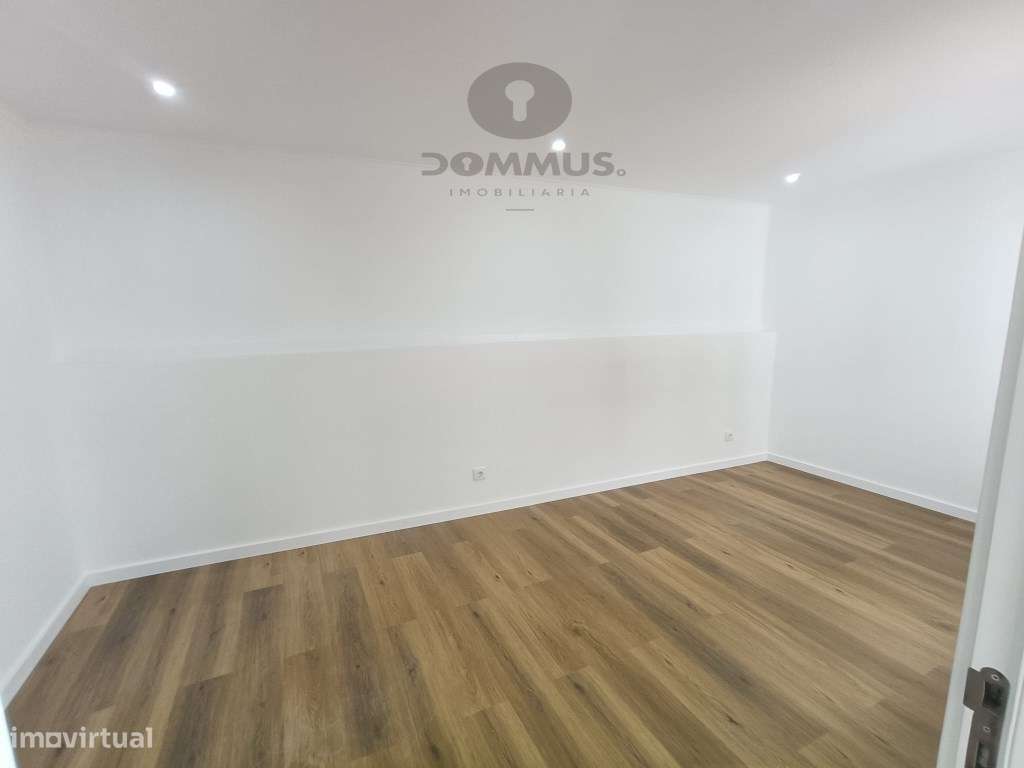 Apartamento T2+1 Renovado na Buraca-7
