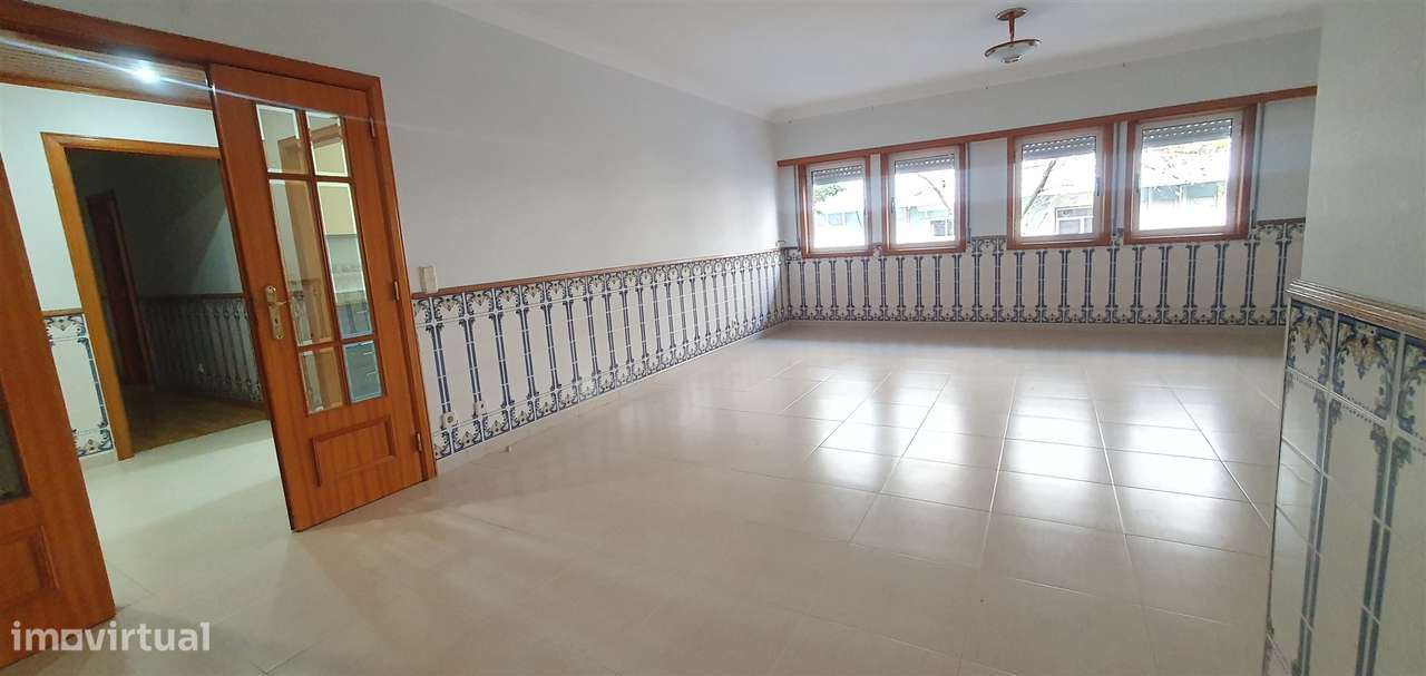 Apartamento T3 na Cavaleira - 1 lugar de parqueamento - Grande imagem: 3/23