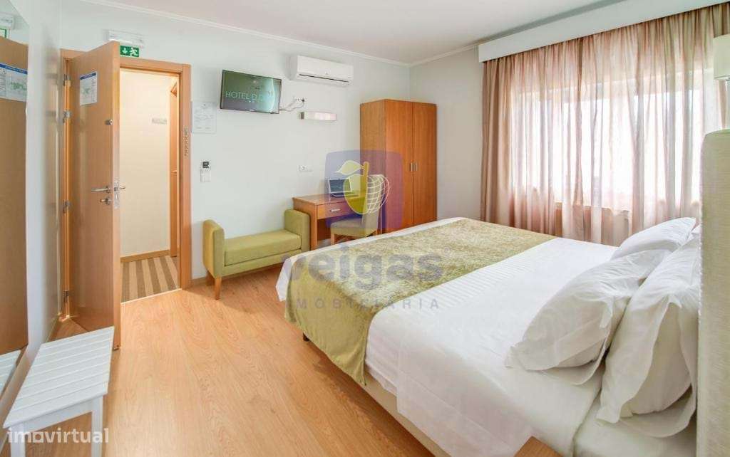Hotel de 2 estrelas com 49 quartos, em atividade, com ocupação de 90%,-9